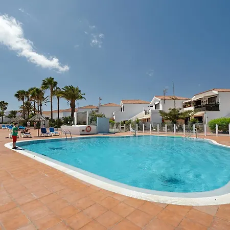 Adelfa Golf Apartment