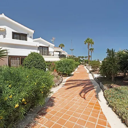 Adelfa Golf Apartment